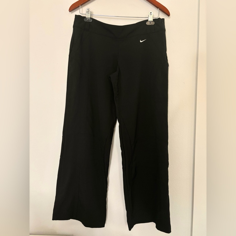Nike black athletic crop pants sz Medium